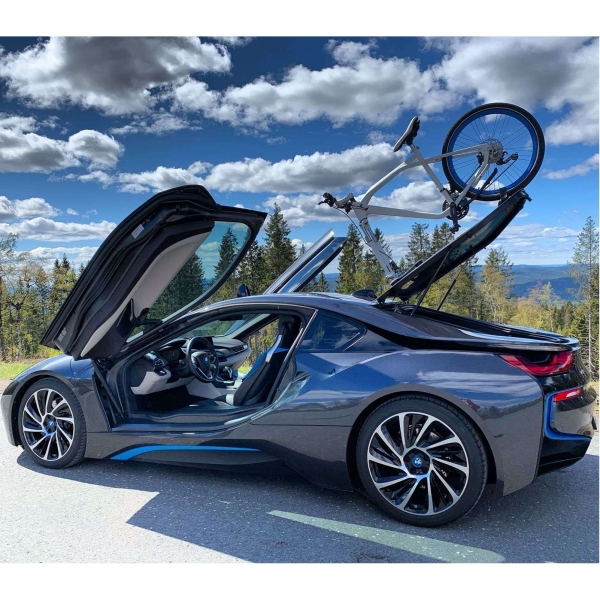 SeaSucker Talon mounted on a BMW i8.
